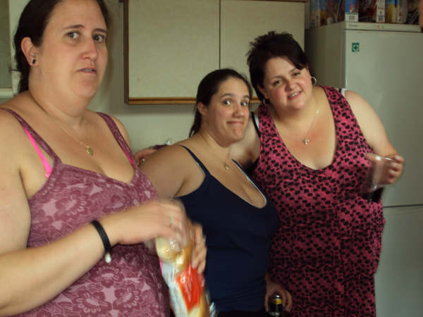 The girls in the kitchen :)